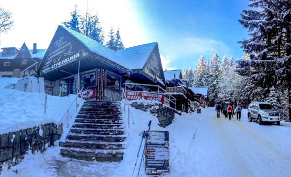 Škola u lanovky na Kopu Sídlo Lyžařské a snowboardové školy Karpacz